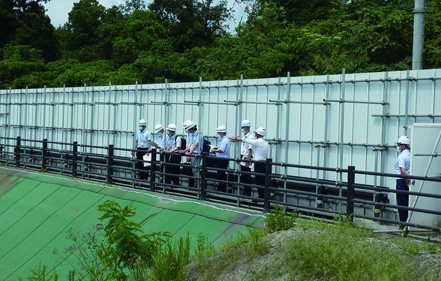 三重県環境生活部・廃棄物対策局の皆様が上野エコセンターを視察の画像